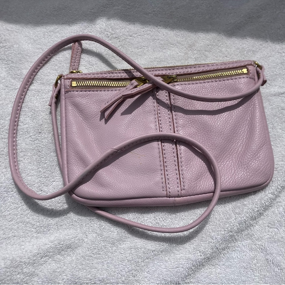 🎉MOVING SALE 🎉 
Lavender Fossil Leather Purse Crossbody
